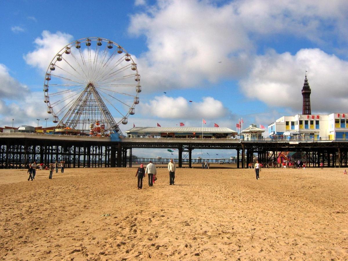 White Moon Hotel Blackpool Esterno foto